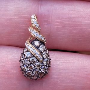 Levian pendant 14k solid yellow gold and  1.13 carat diamonds. Authentic…